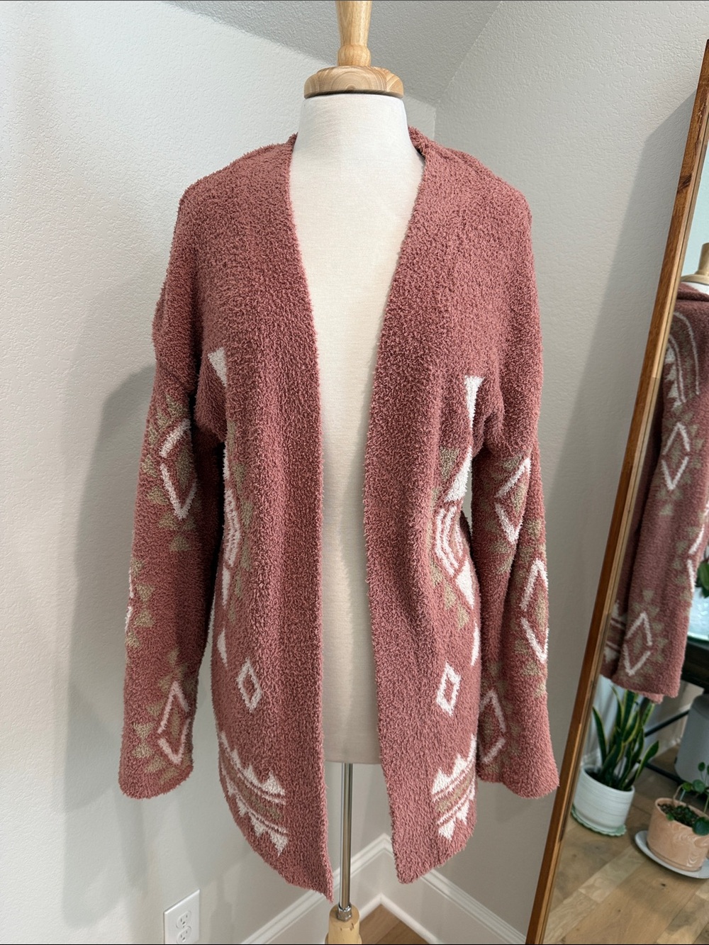 Plush Dusty Rose Open-Front Knit Cardigan with Geometric Accents